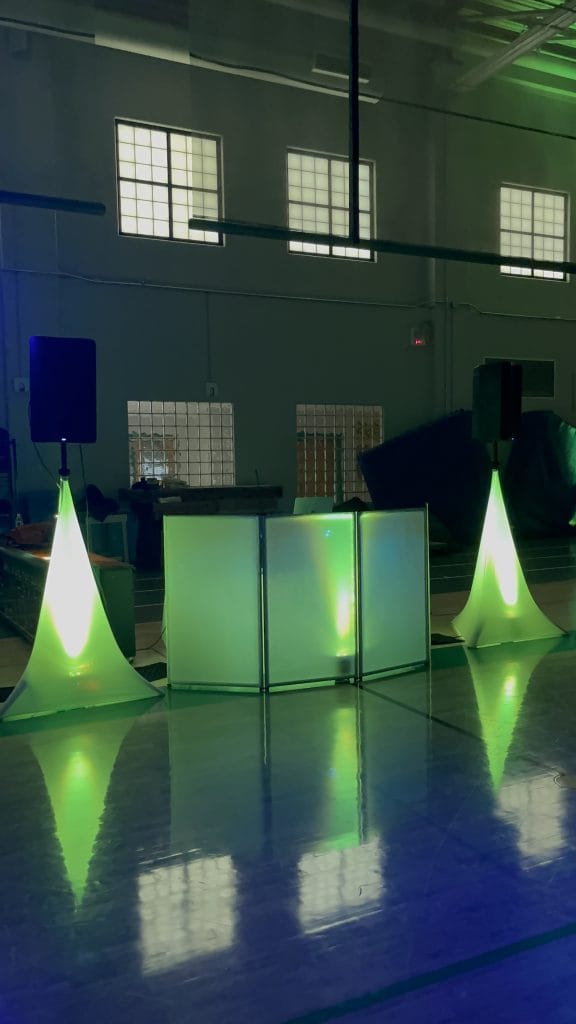 DJ-Sensedog-professional-lighting-booth-green